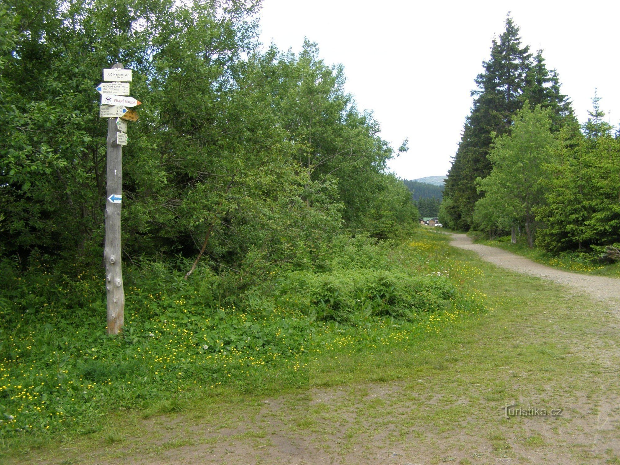 turistické rozcestí Lučiny - retranslační věž