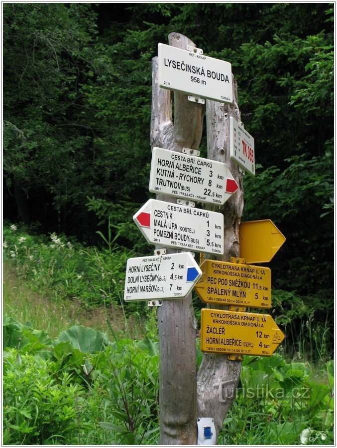 Tourist crossroads of Lysečinská Bouda
