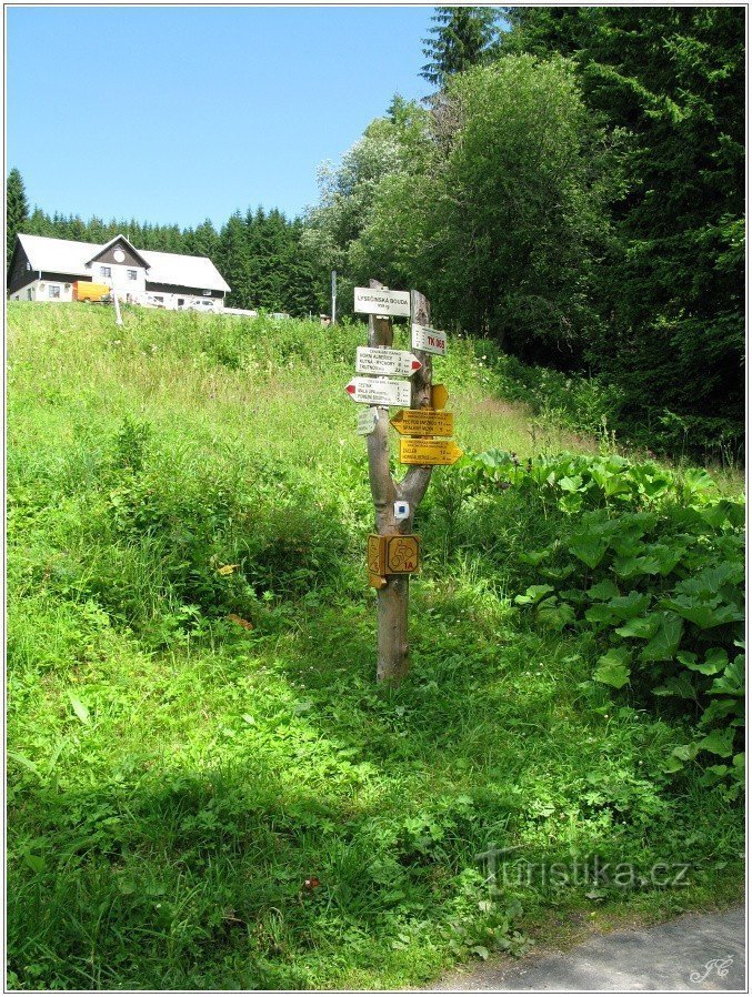 Lysečinská Bouda 的旅游十字路口