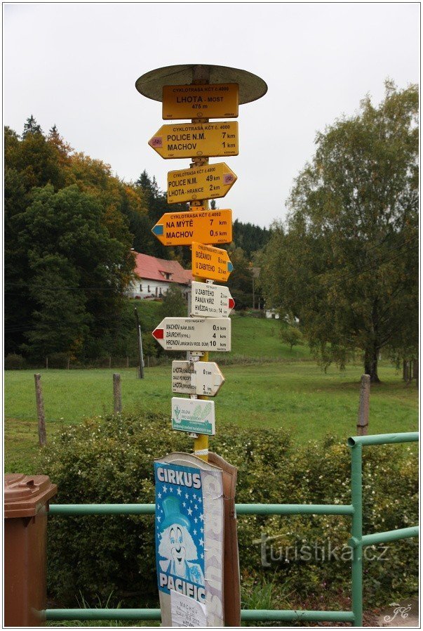 Tourist crossroads Machovská Lhota, bridge