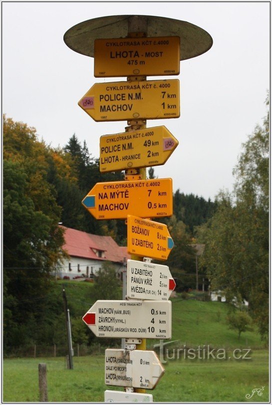 Cruzamento turístico Machovská Lhota, ponte