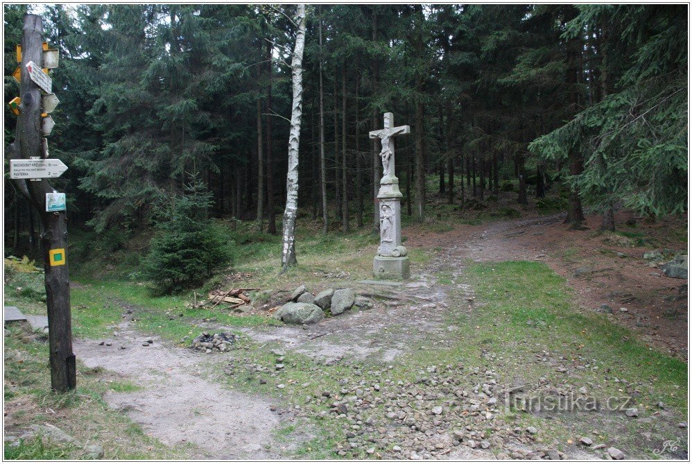 Machovský kříž tourist crossroads