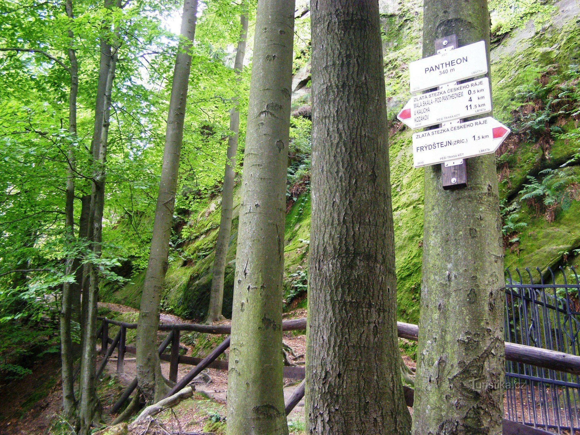 carrefour touristique Malá Skála - Panthéon