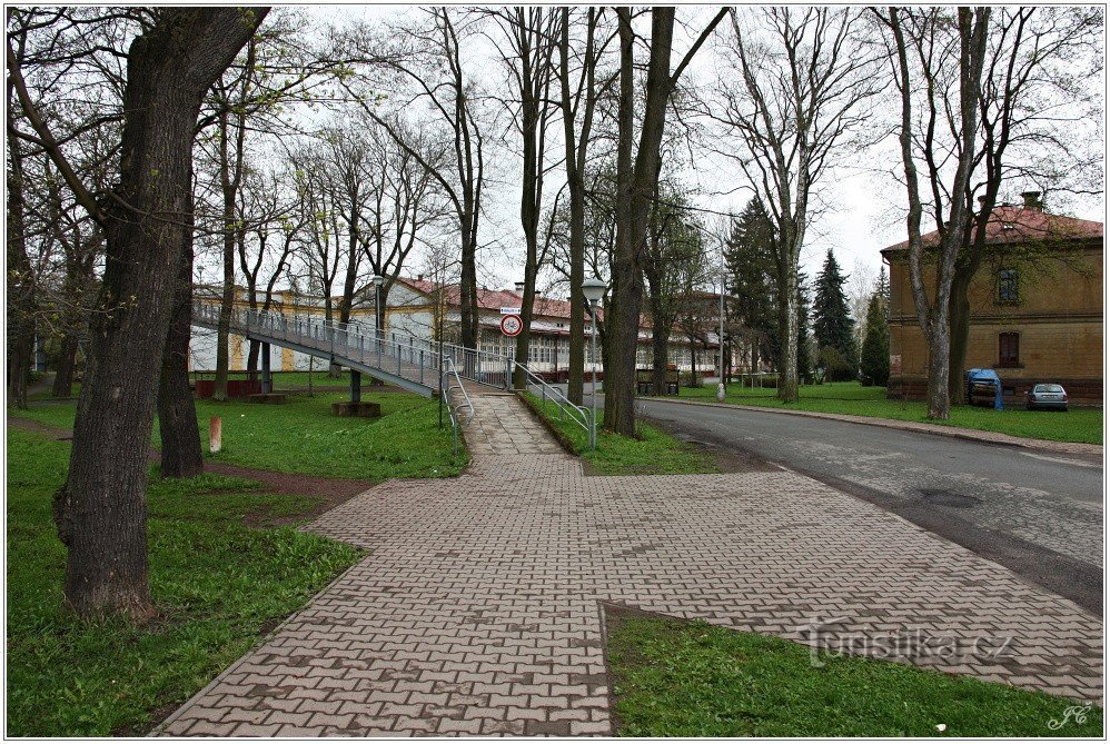 Encrucijada turística Meziměstí, en la estación de tren