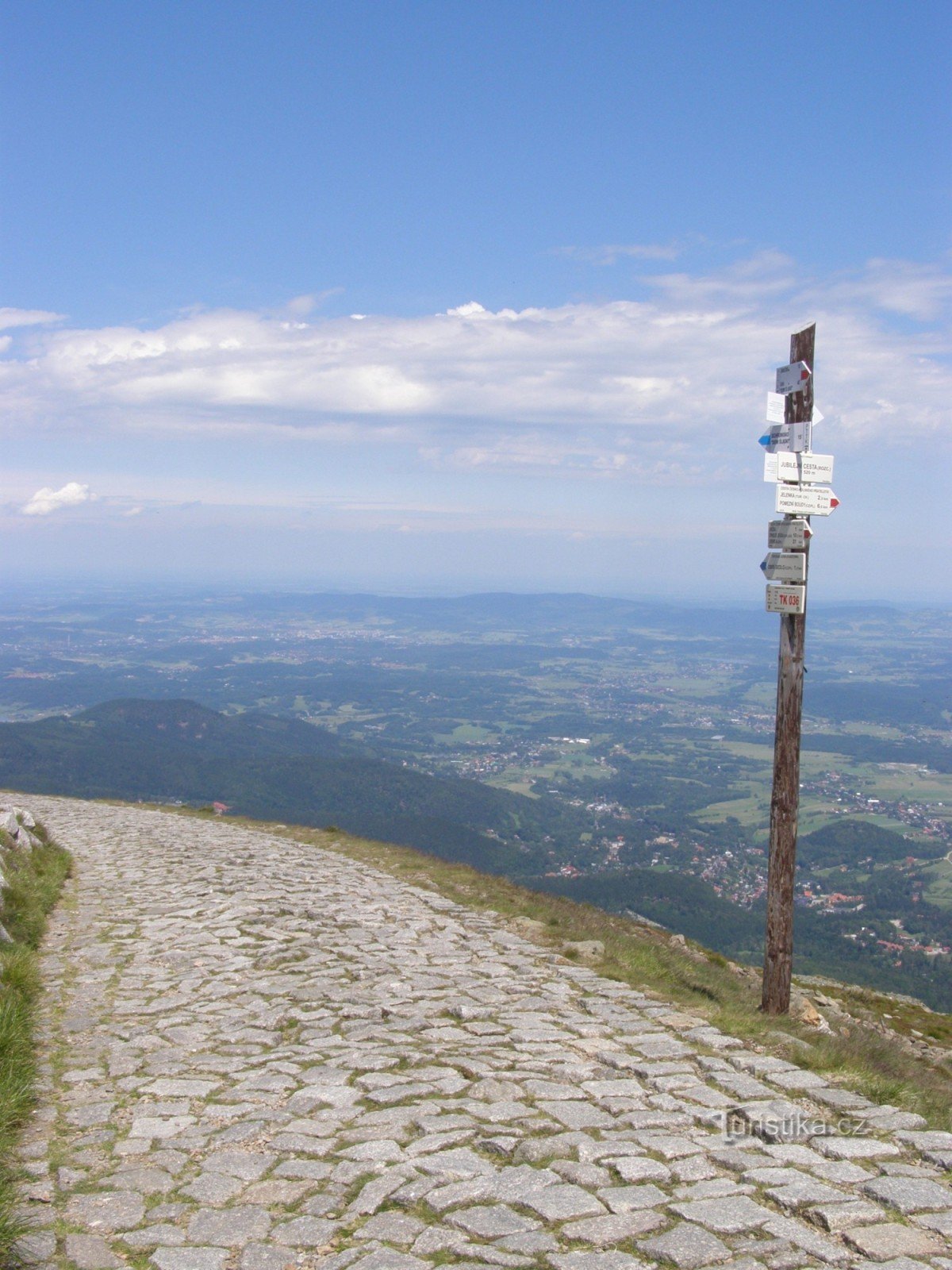 turistické rozcestí na Jubilejní cestě