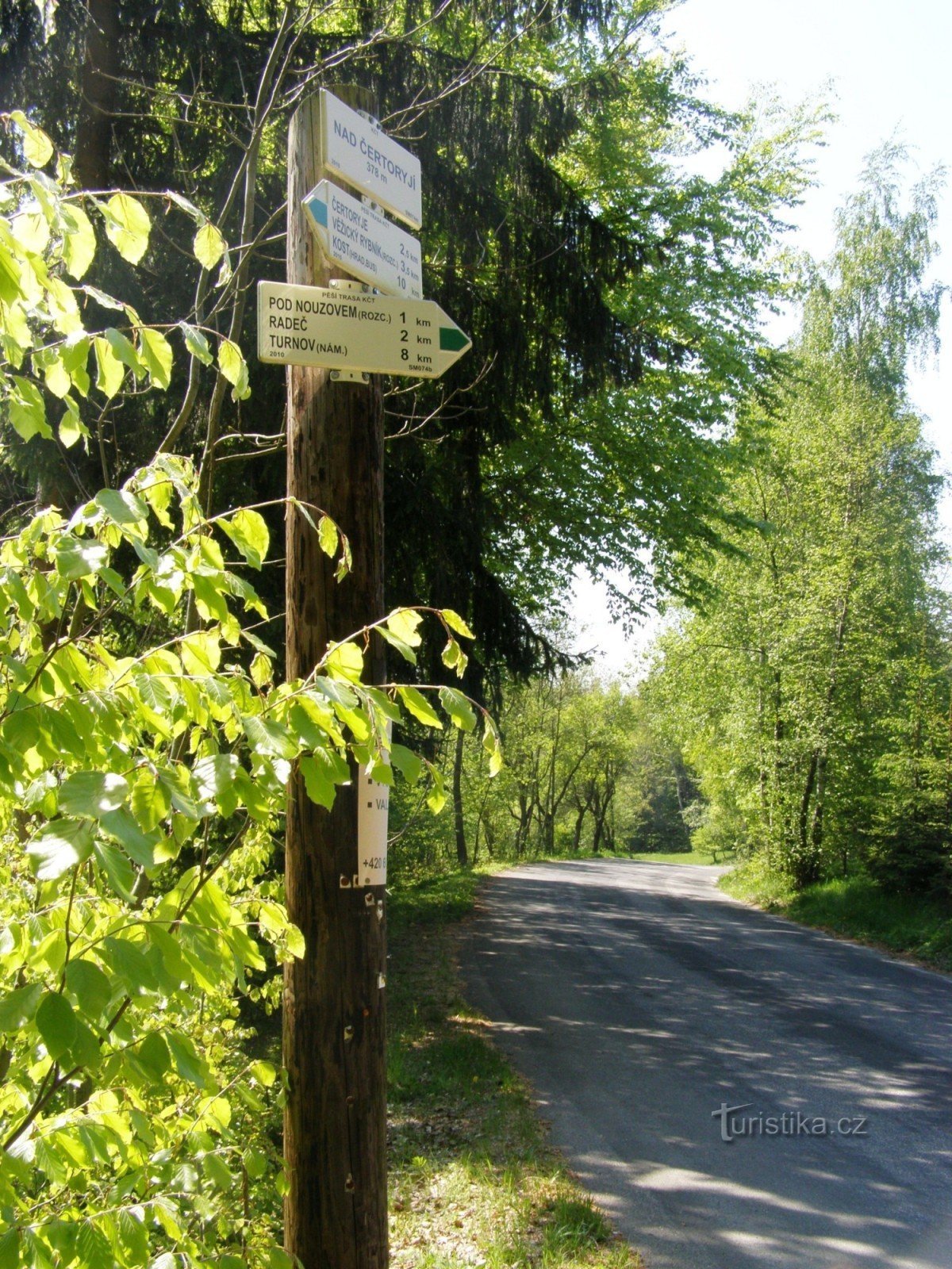 Touristenkreuzung oberhalb von Čertoryjá