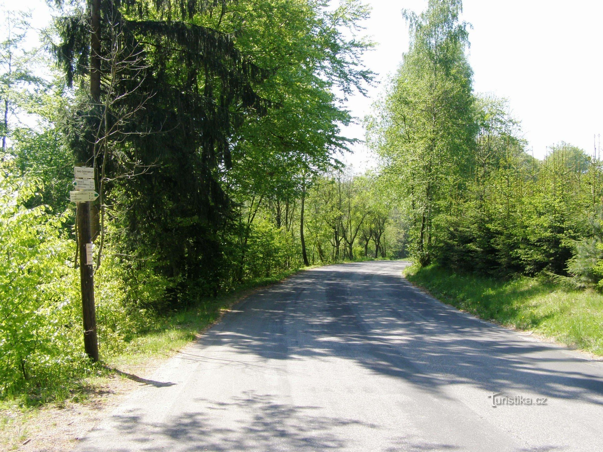 encruzilhada turística acima de Čertoryjá