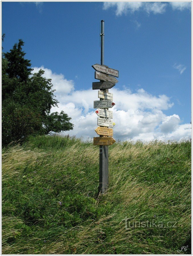 Tourist crossroads above Horní Alberice