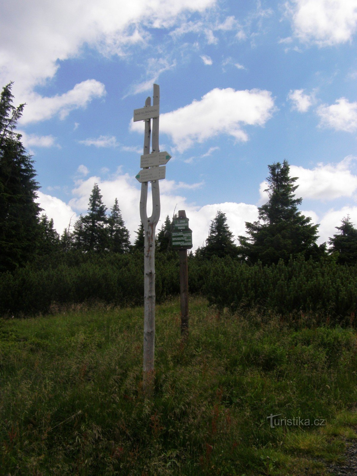 tourist crossroads Nad Klínovkou