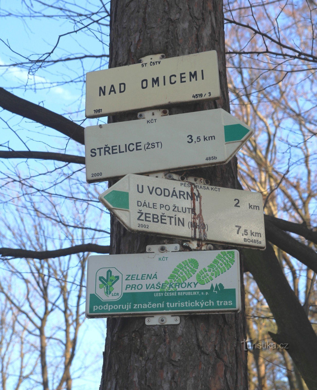 Tourist crossroads Nad Omicei