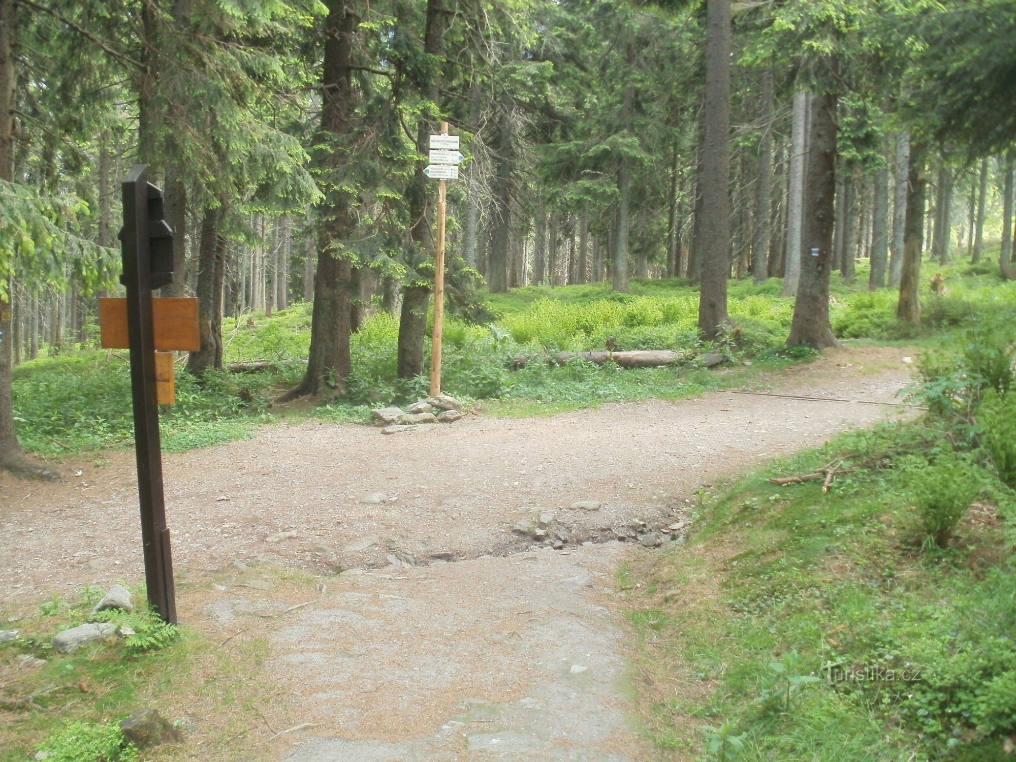 turisztikai útkereszteződés Nad Pardubický boudamy