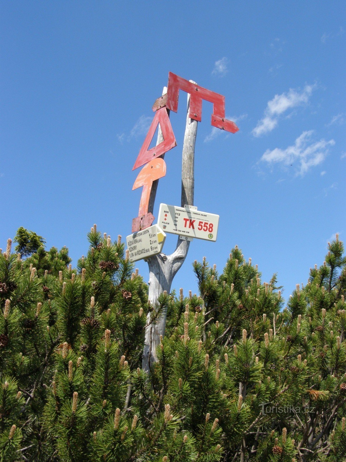 tourist crossroads Nad Růžovohorský sedlom