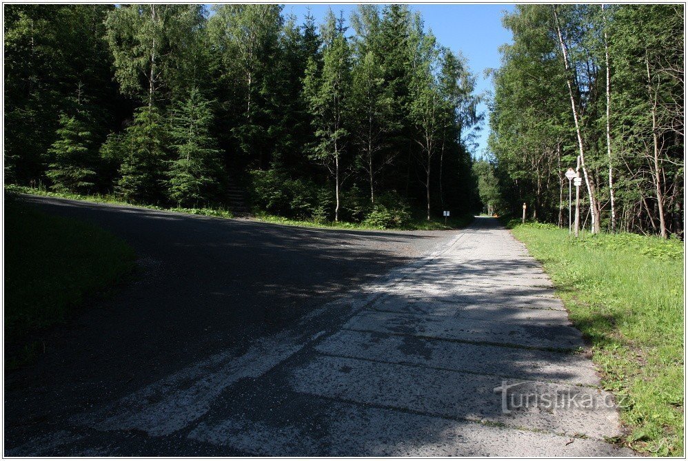 Turistiristeys Špindlerův Mlýnin yläpuolella