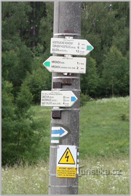 Tourist crossroads Nad Zbečník