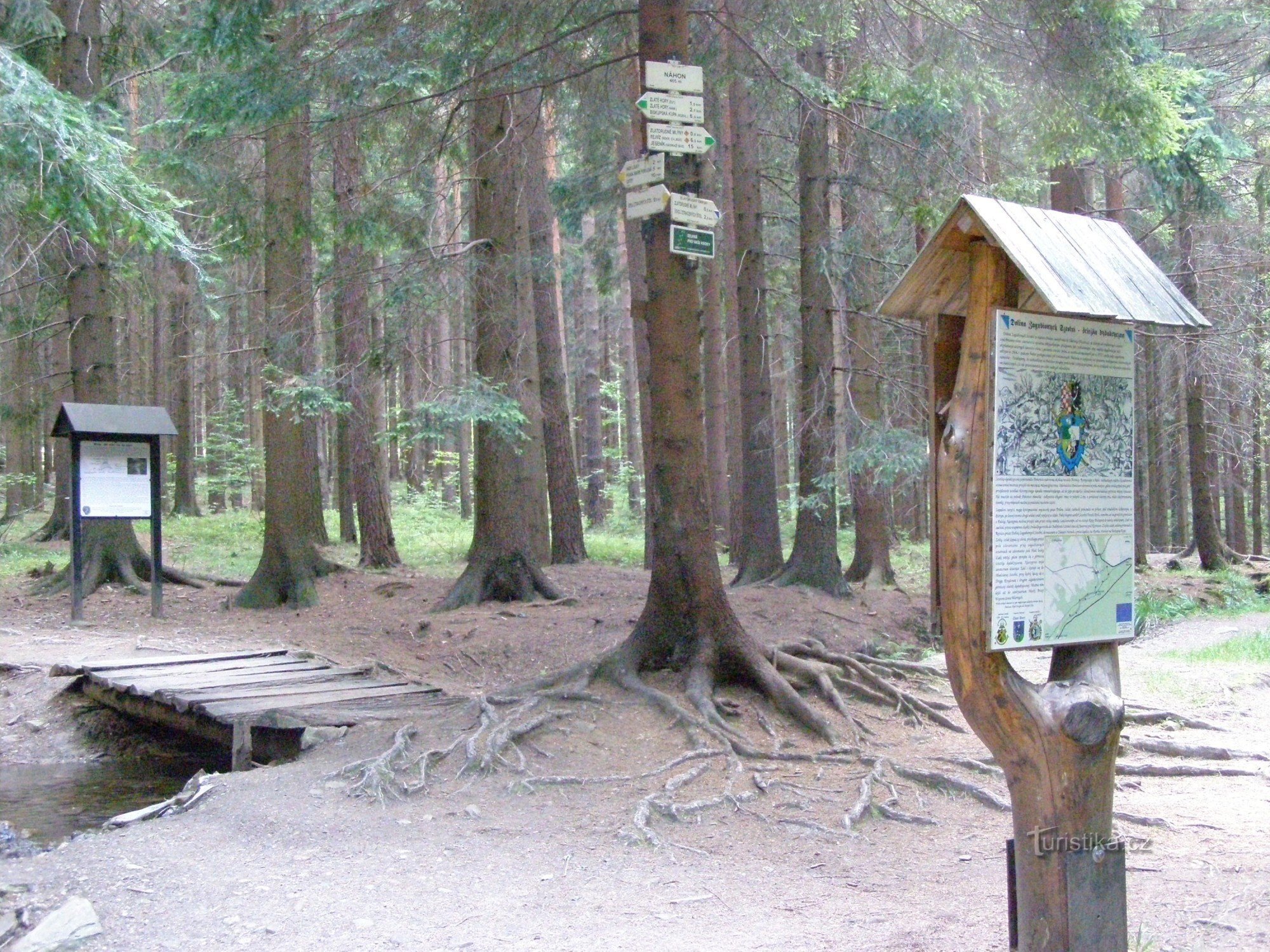 turistické rozcestí Náhon (u zlatorudných mlýnů)