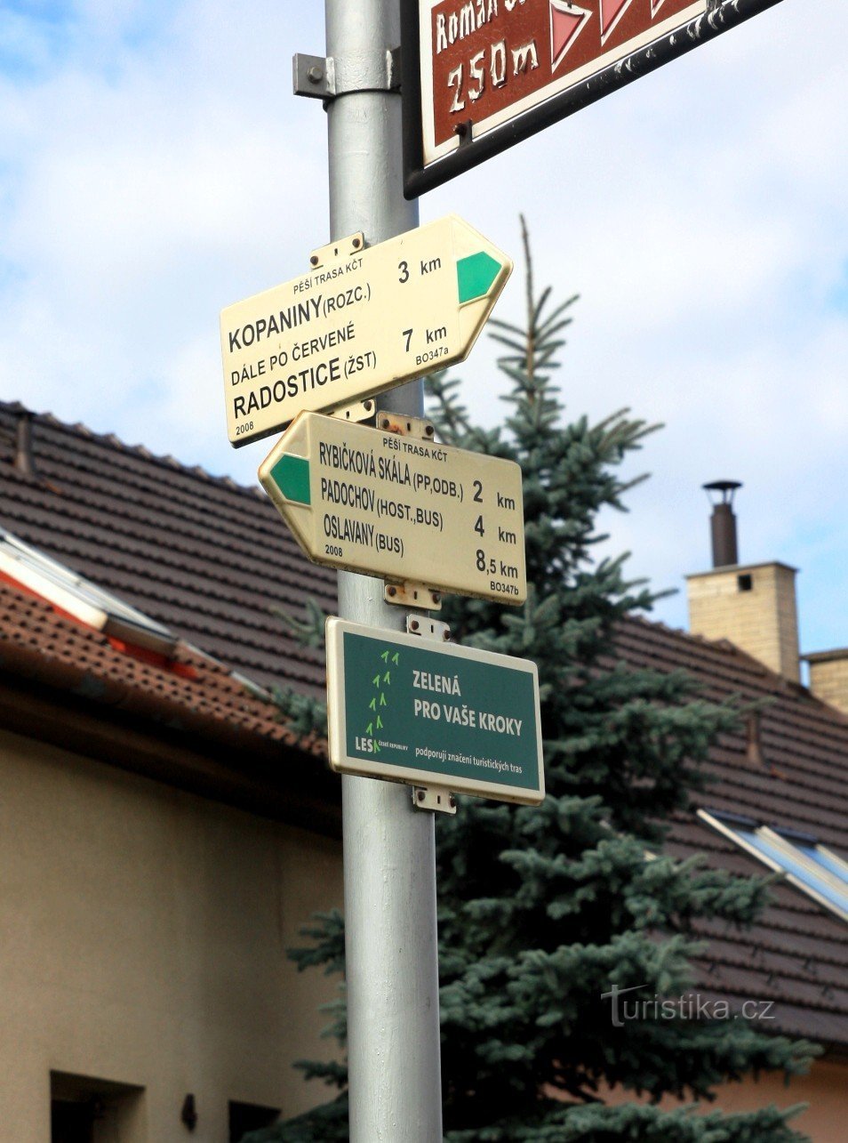 Neslovice tourist crossroads