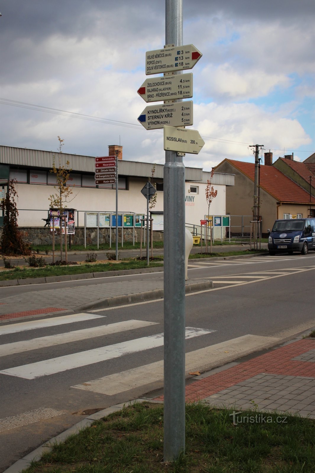 Tourist crossroads Nosislav