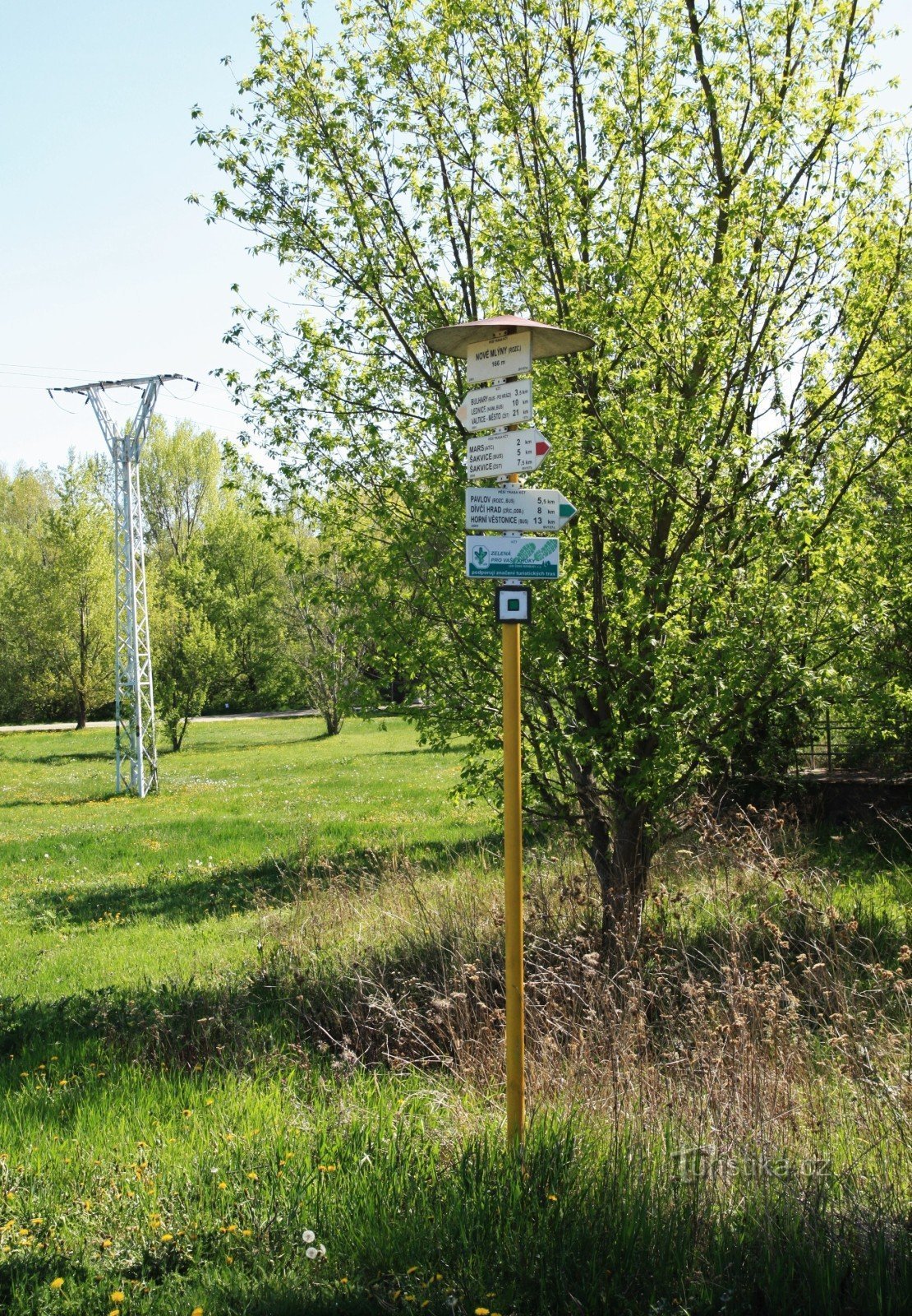 Nová Mlýny tourist crossroads