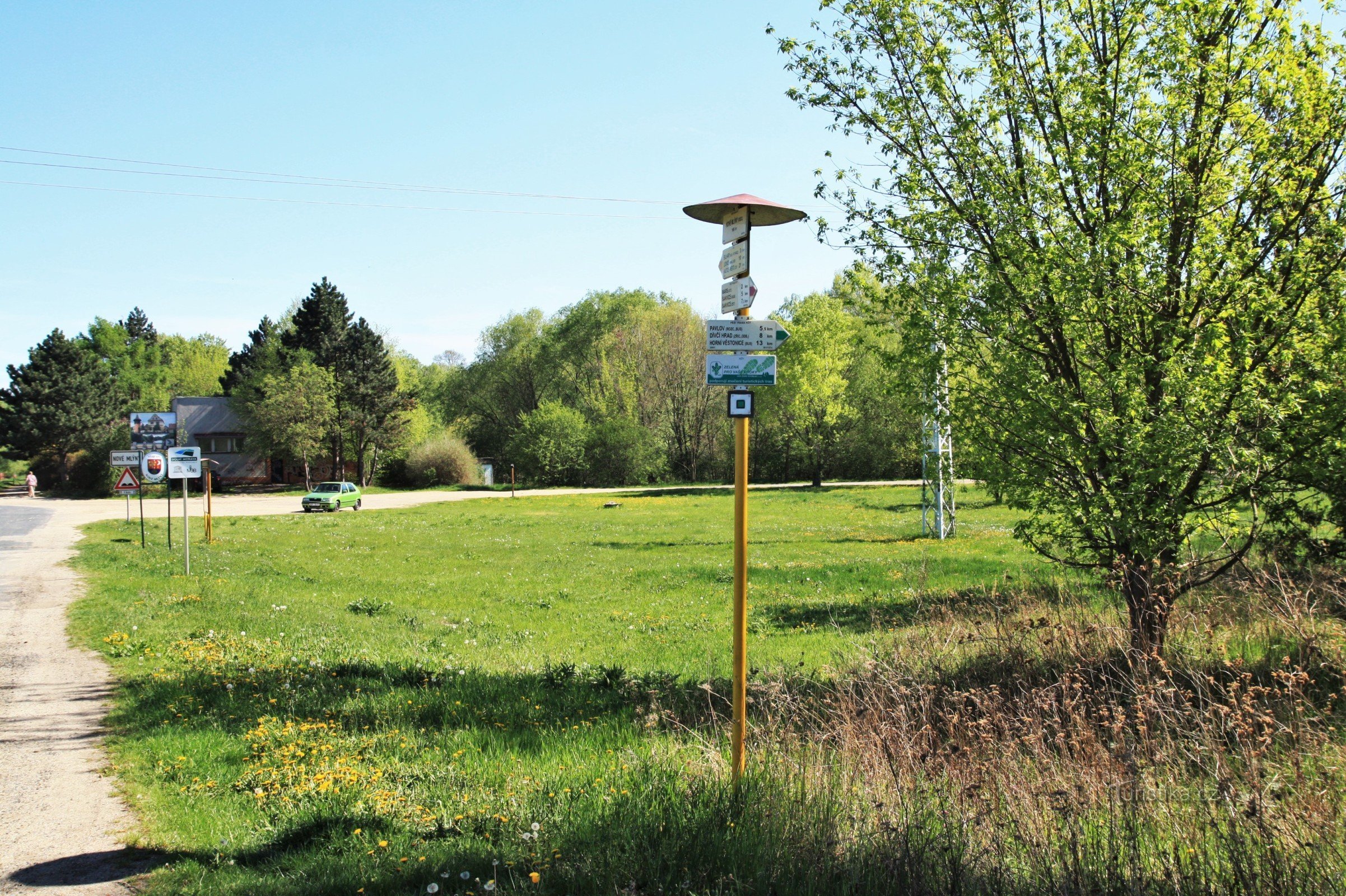 Nová Mlýny tourist crossroads