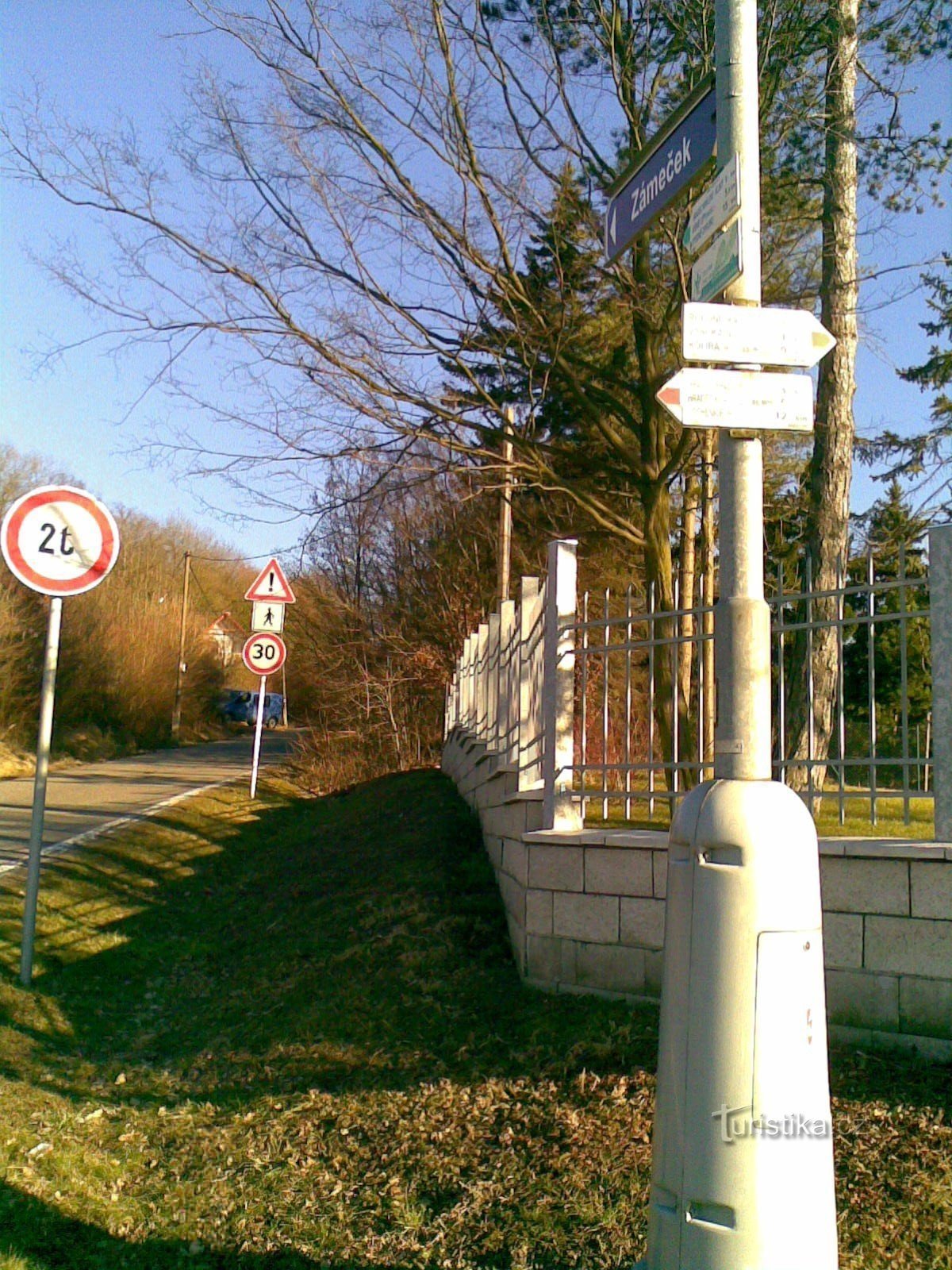 encruzilhada turística Nový HK - Pod kopcem sv. Jana