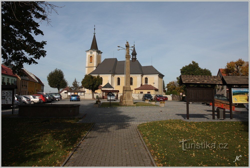 Tourist crossroads Nový Hrádek - square