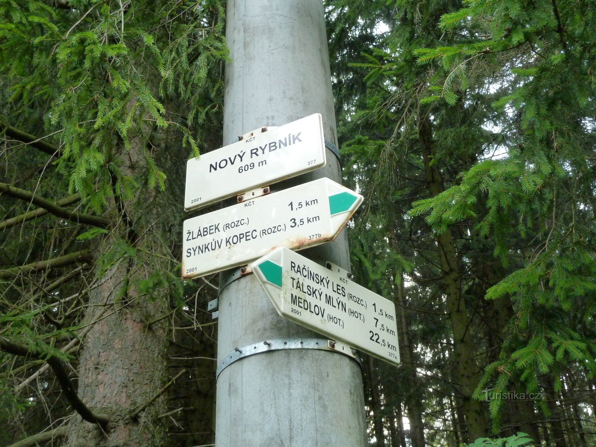 the Nový rybník tourist crossroads