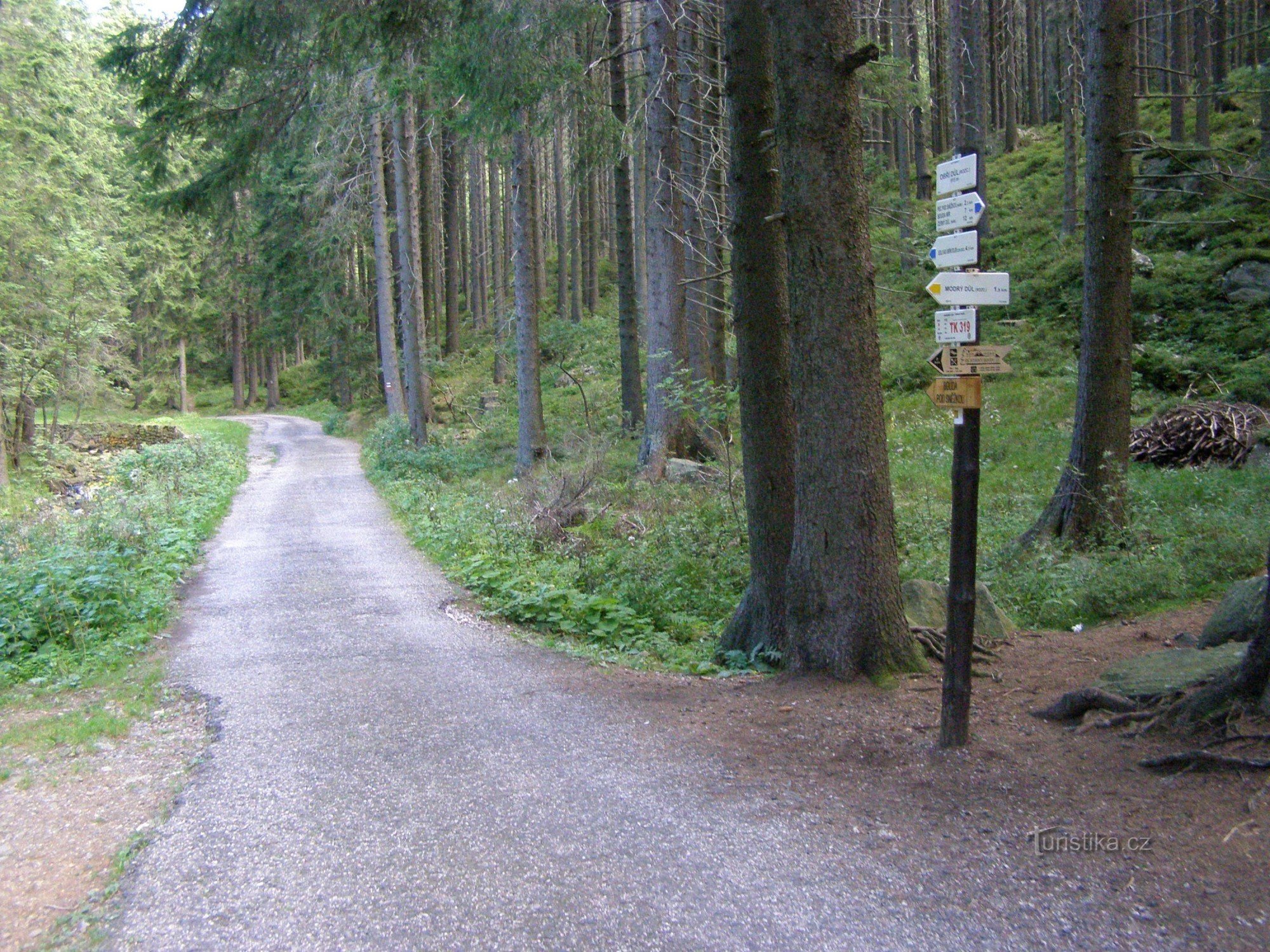 tourist crossroads Obrí důl