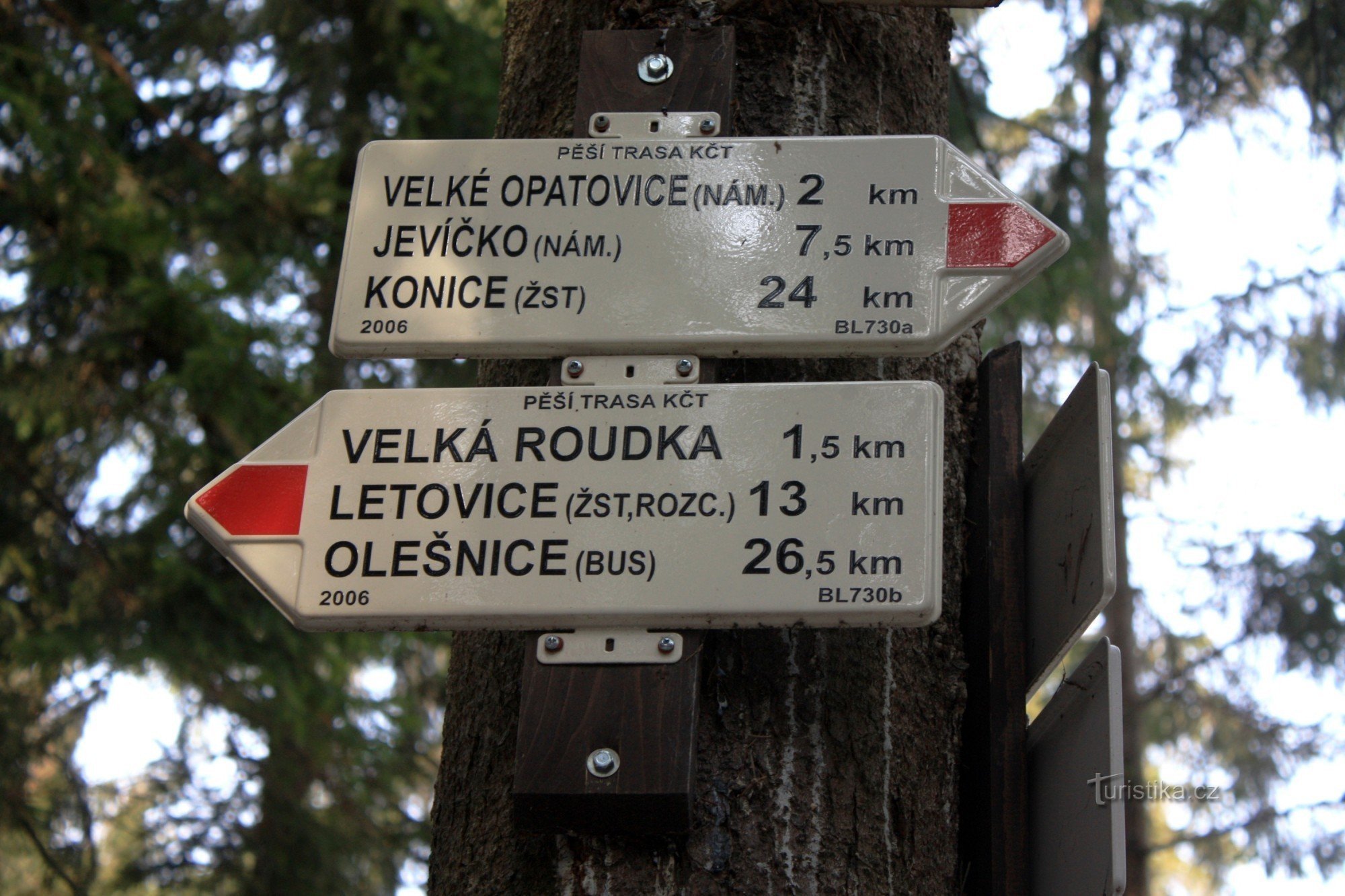 Tourist crossroads Opatovické Hradisko