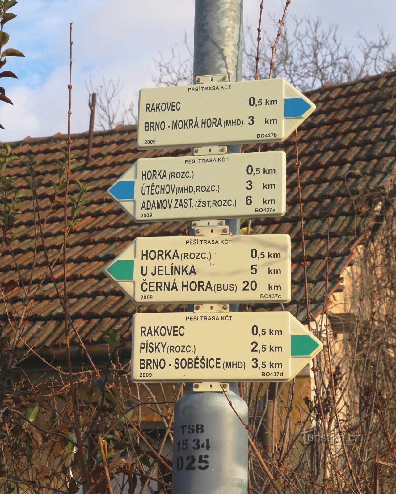 Orešín tourist crossroads