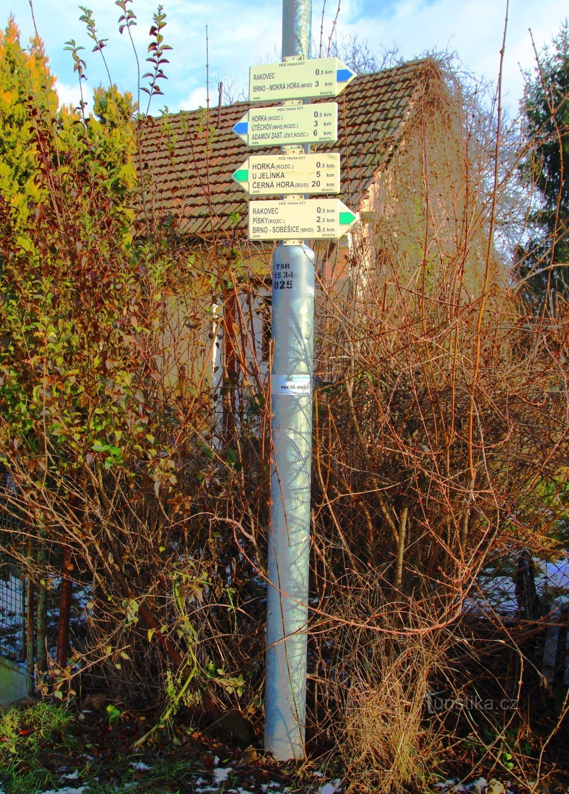 Orešín tourist crossroads