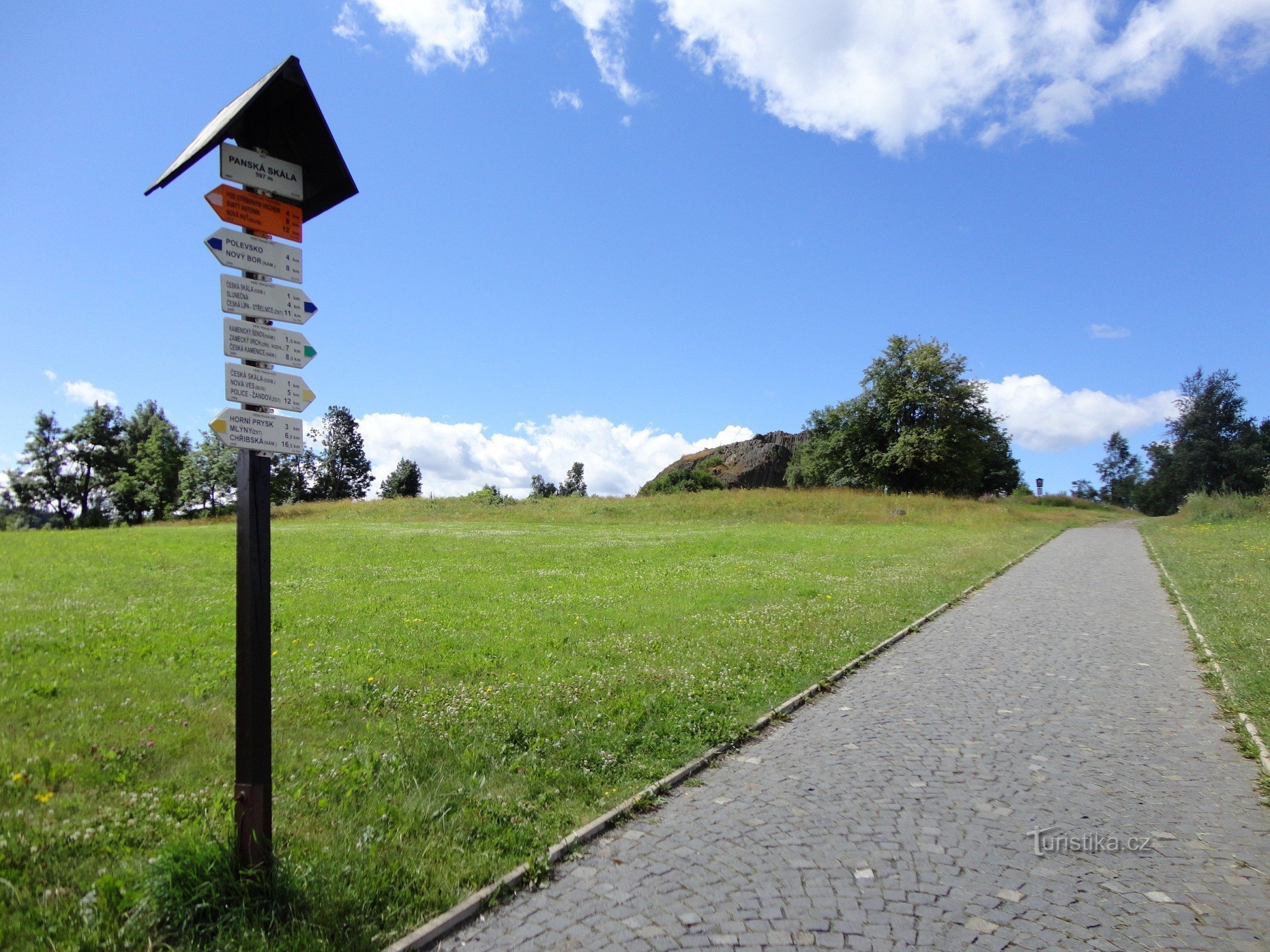 turistické rozcestí Panská skála