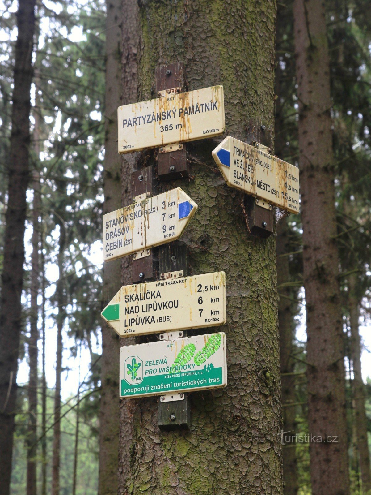 Tourist crossroads Partisan monument