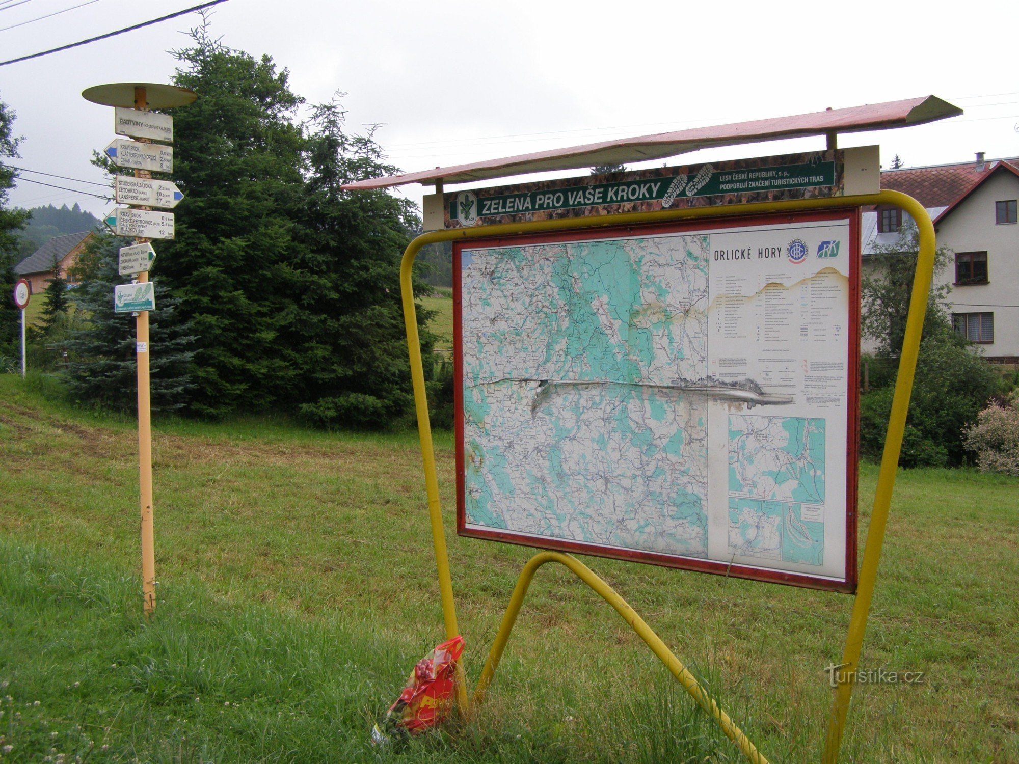 turistické rozcestí Pastviny - křižovatka, bus