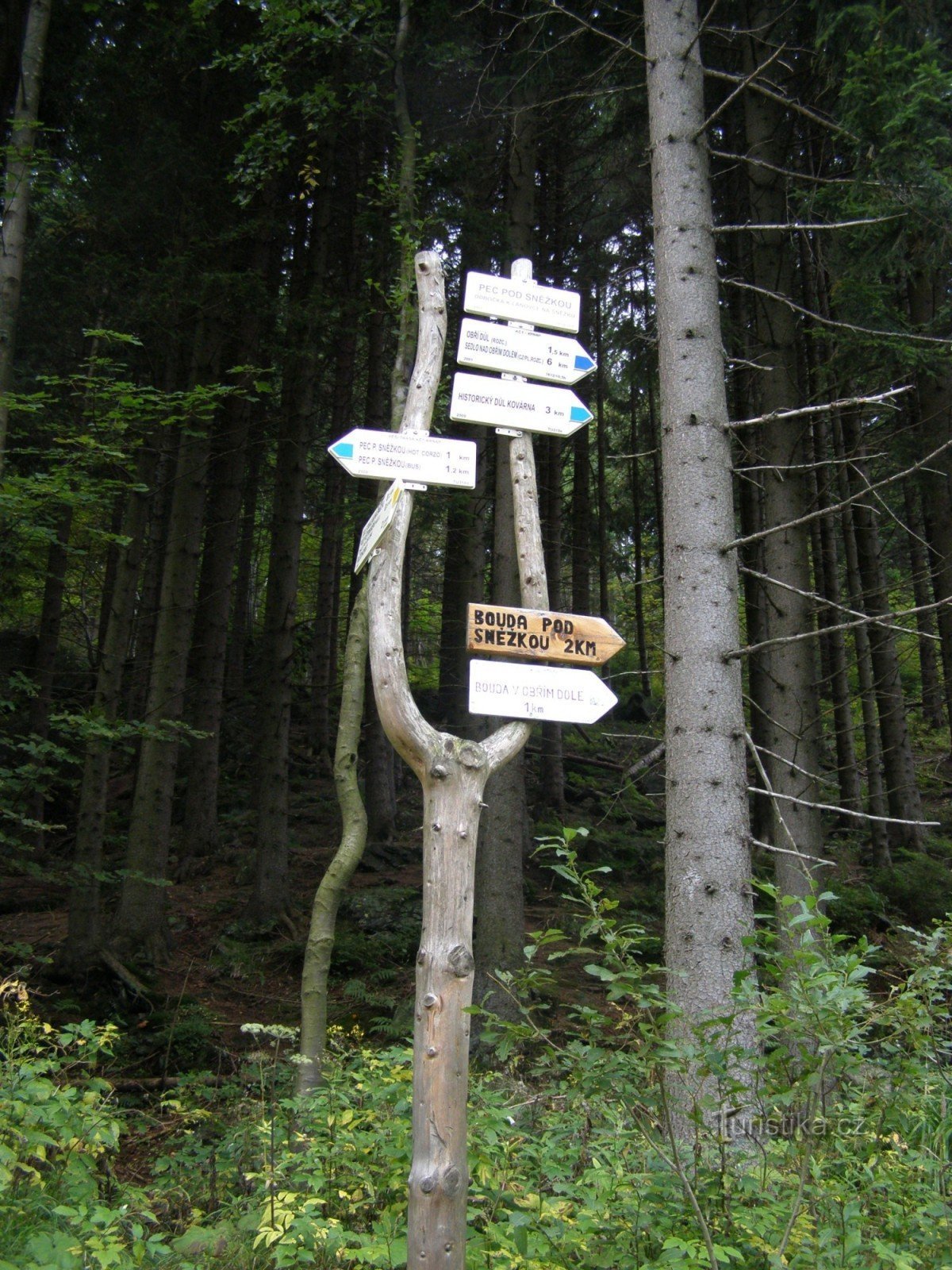 tourist crossroads Pec pod Sněžkou - to the cable car