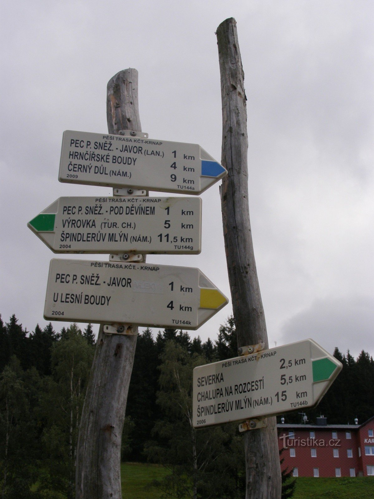 tourist crossroads Pec pod Sněžkou - at the mountain service