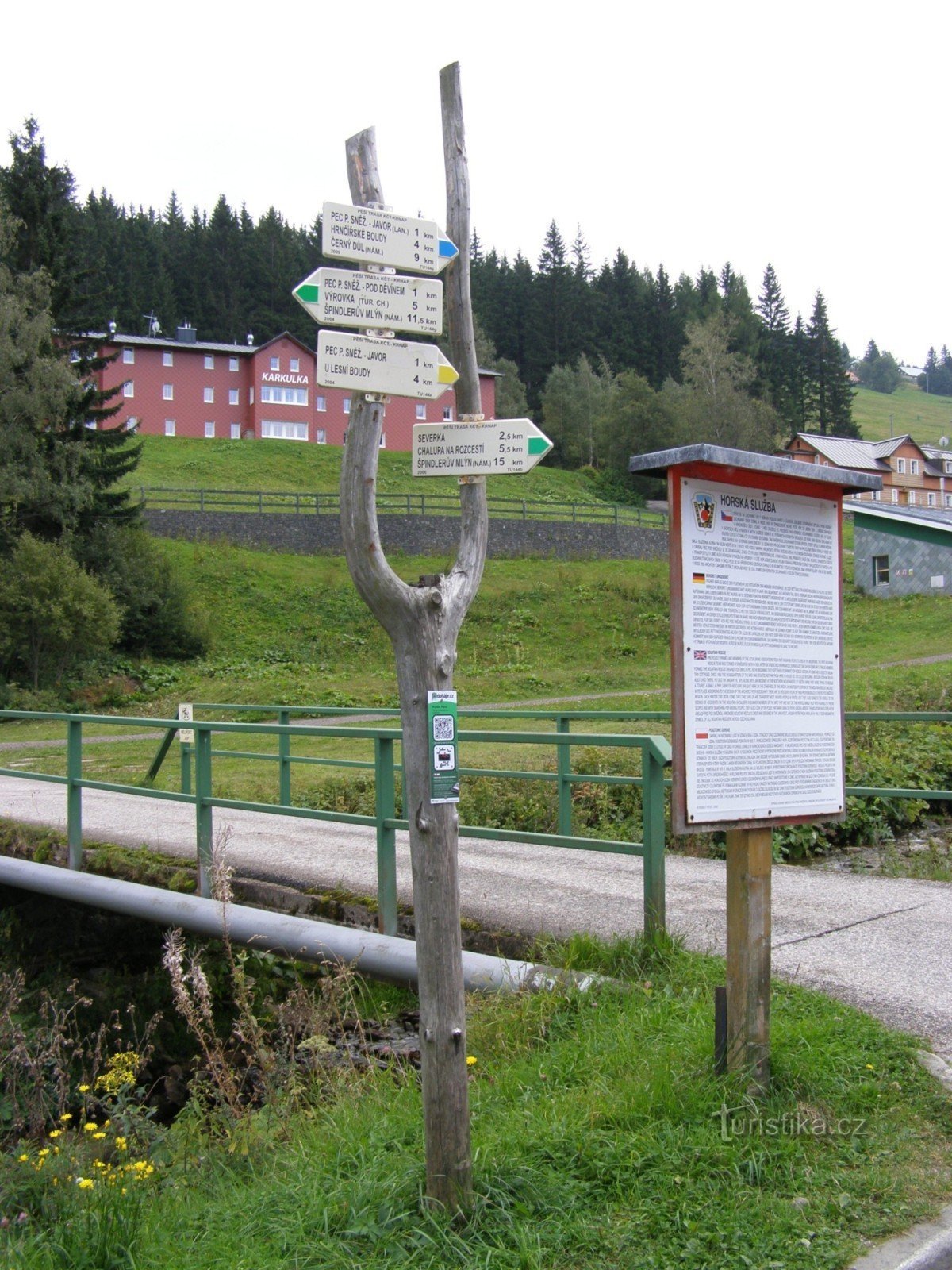 turistično razpotje Peč pod Snežkou - pri planinski službi