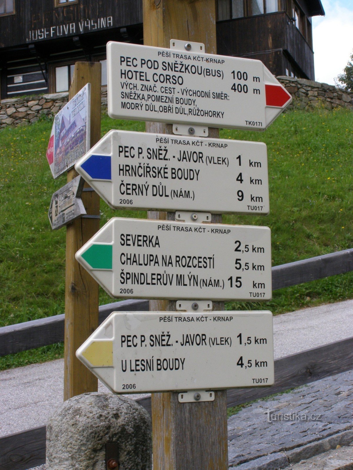 Ngã tư du lịch Pec pod Sněžkou - tại chuyến đi IC Veselý