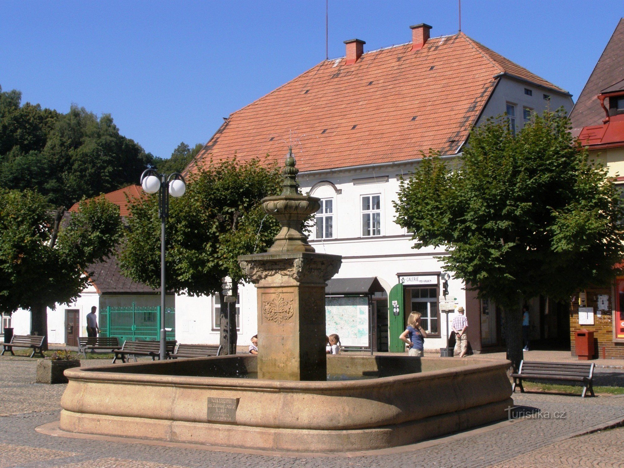 encruzilhada turística Pecka - náměstí