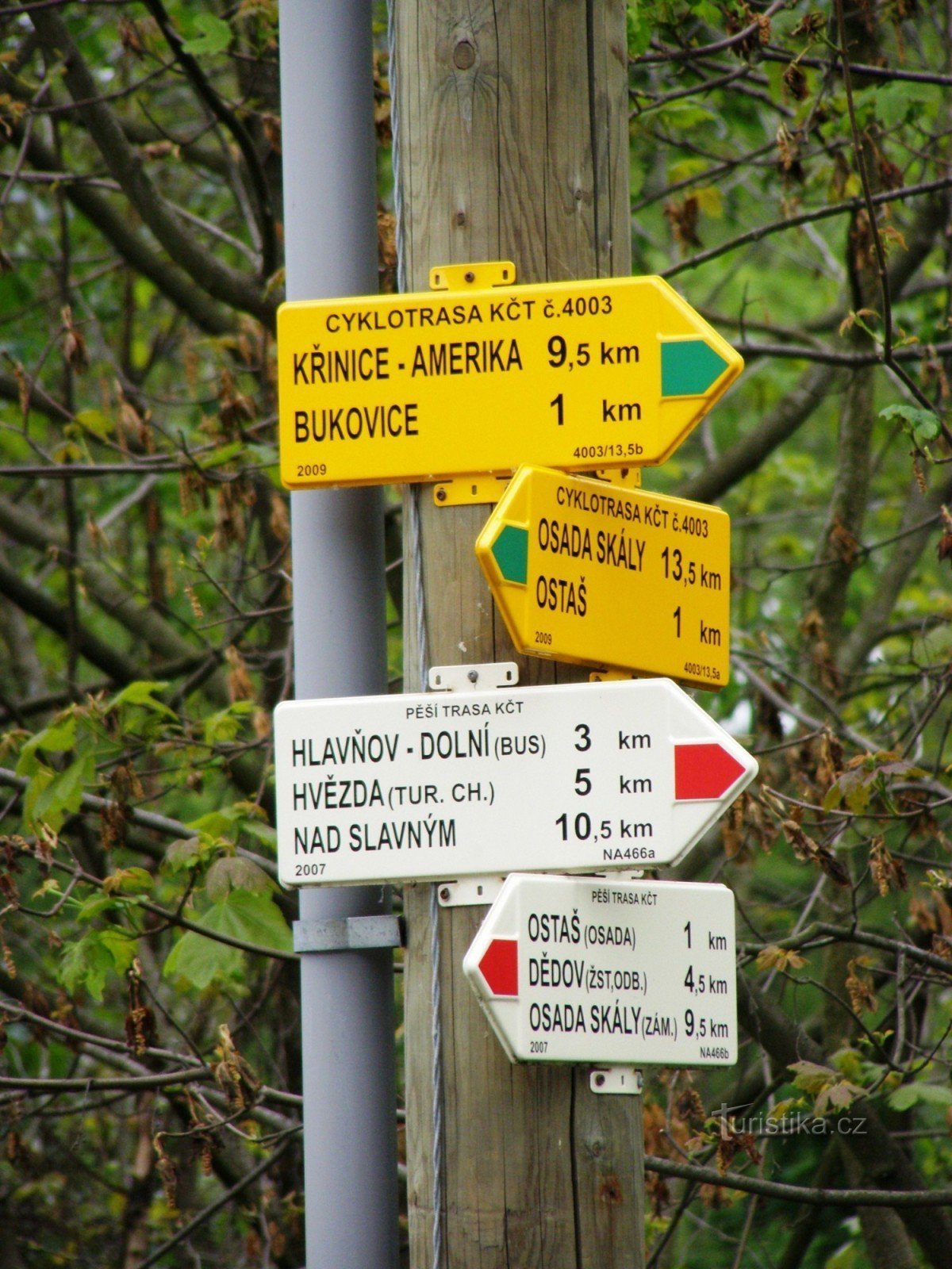 encruzilhada turística Pěkov - ônibus