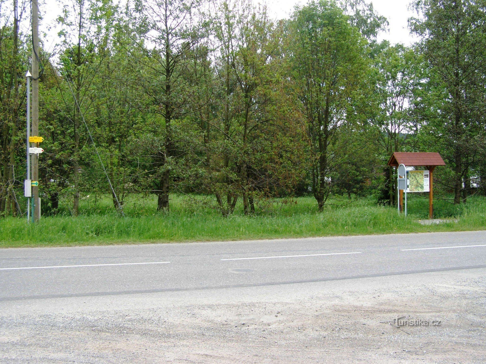 toeristisch kruispunt Pěkov - bus