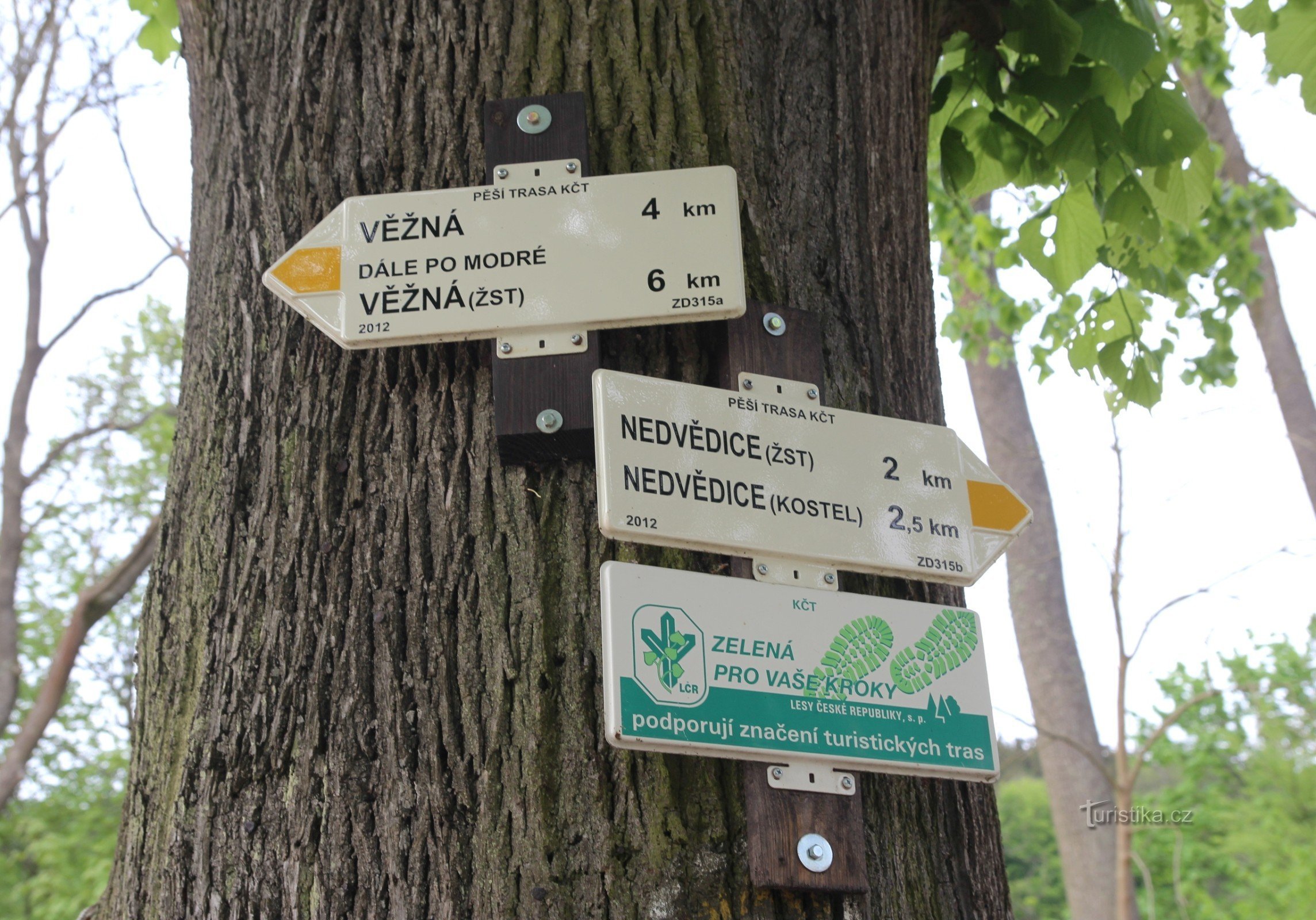 Tourist crossroads Pernštejn castle