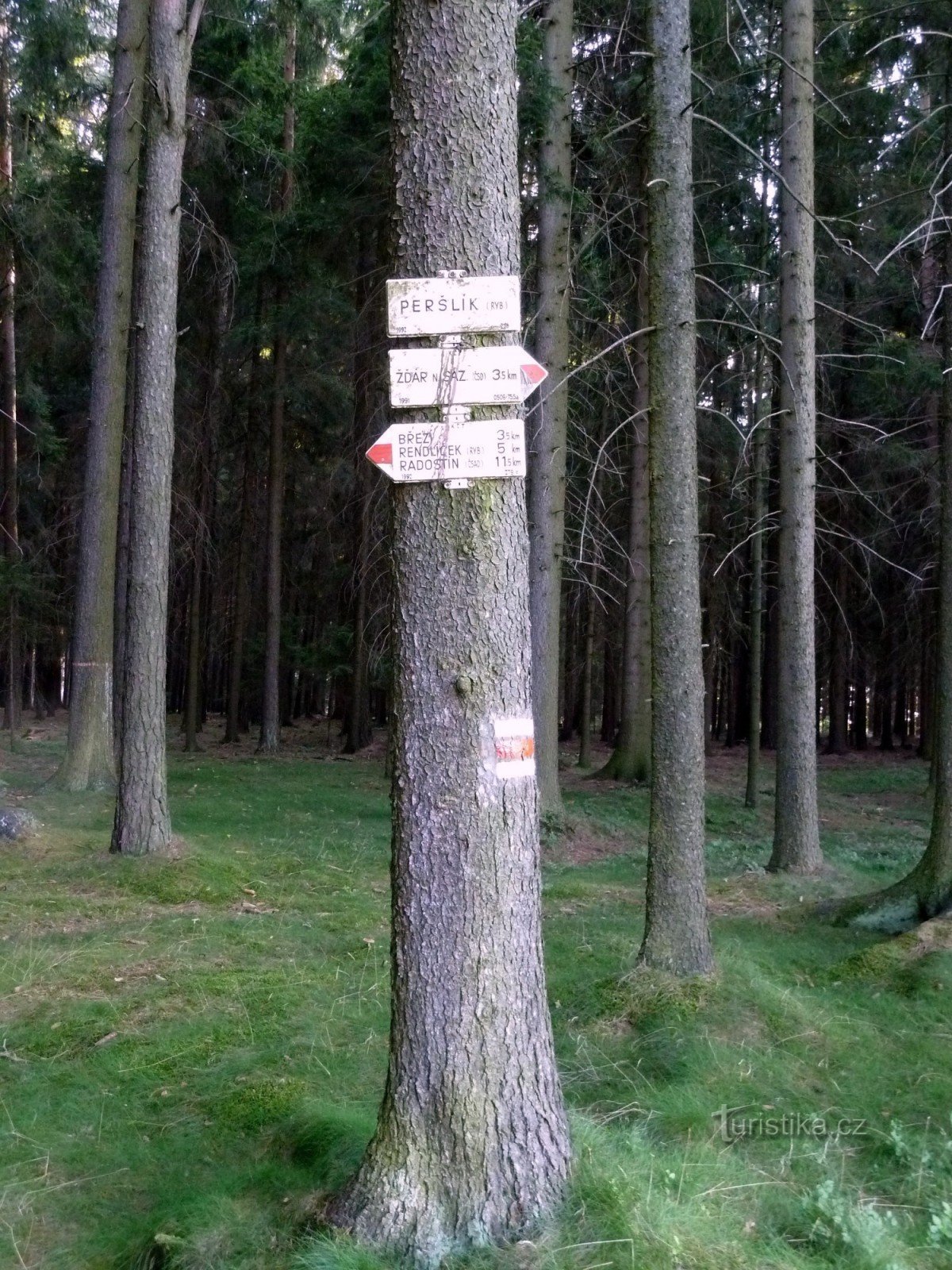 tourist crossroads Peršlík (pond)