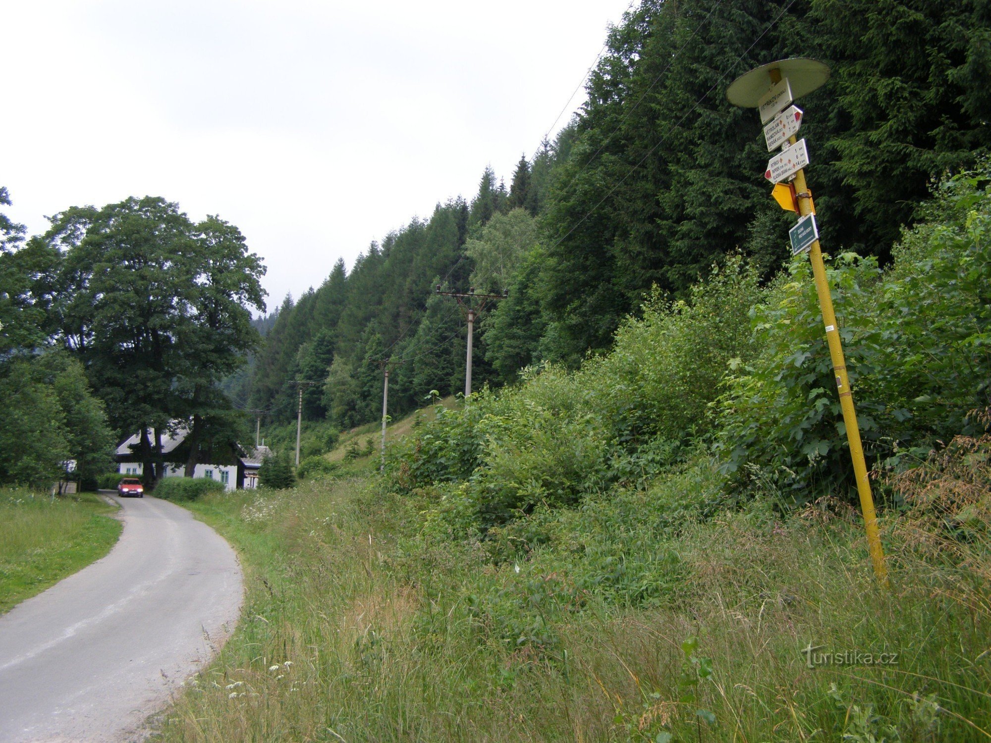 Touristenkreuzung Petříkov (Stadtrand)