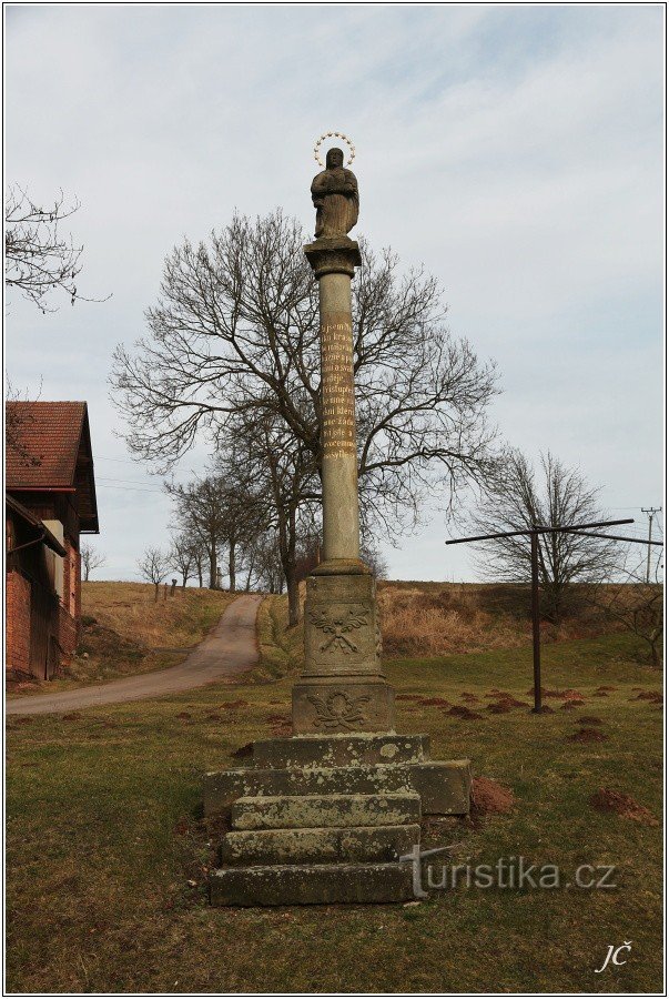 Turistkorsning Písečná, kyrka