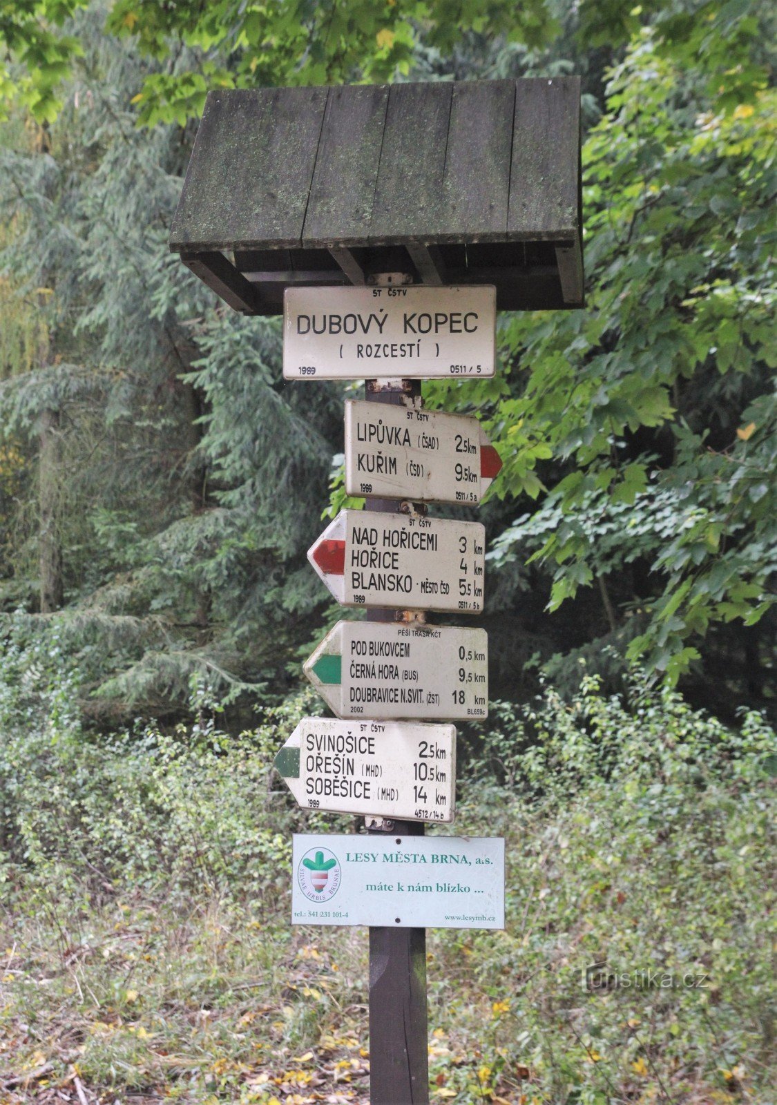 Tourist crossroads Under Dubový kopcem