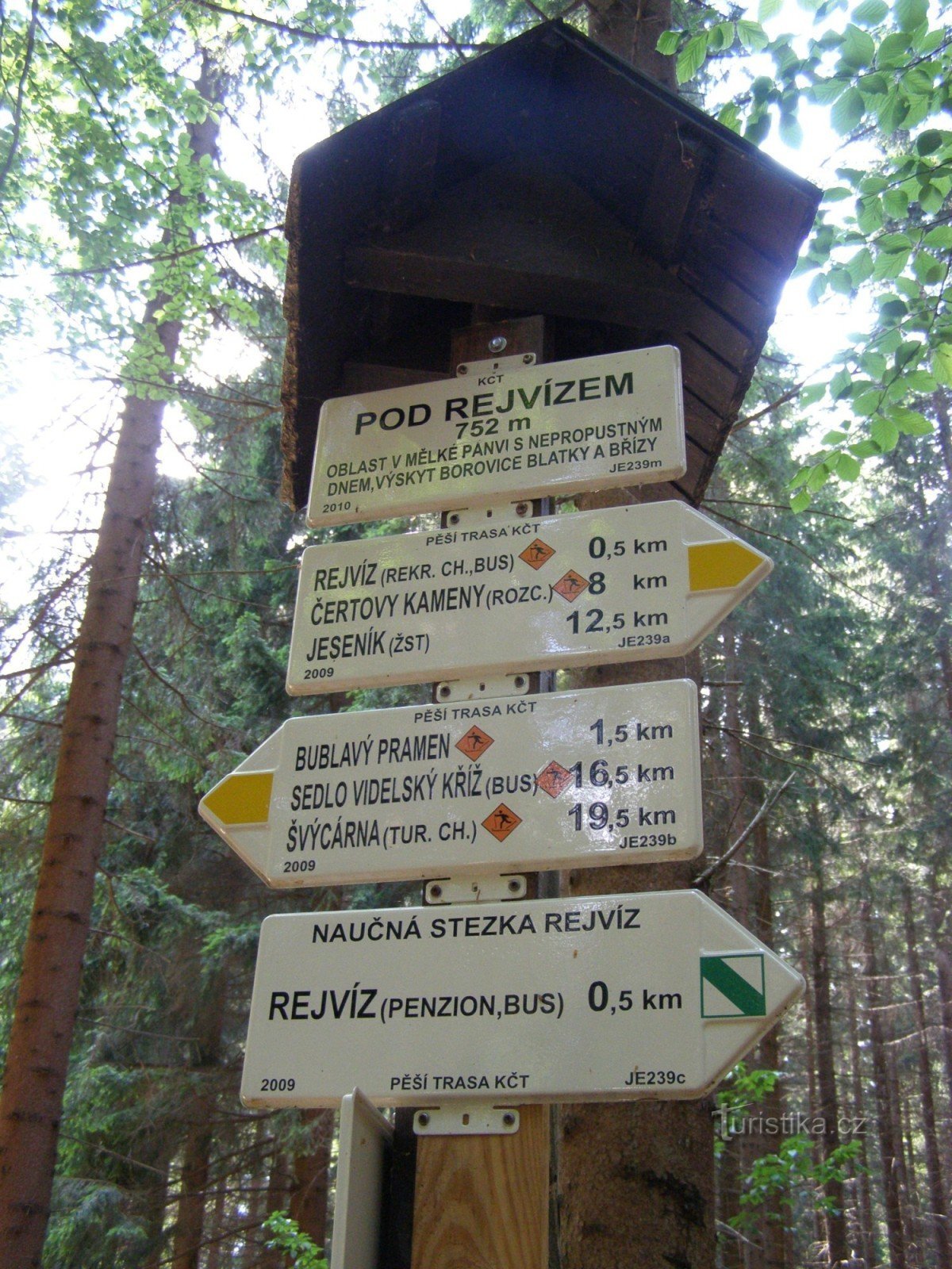 tourist crossroads - Pod Rejvízem