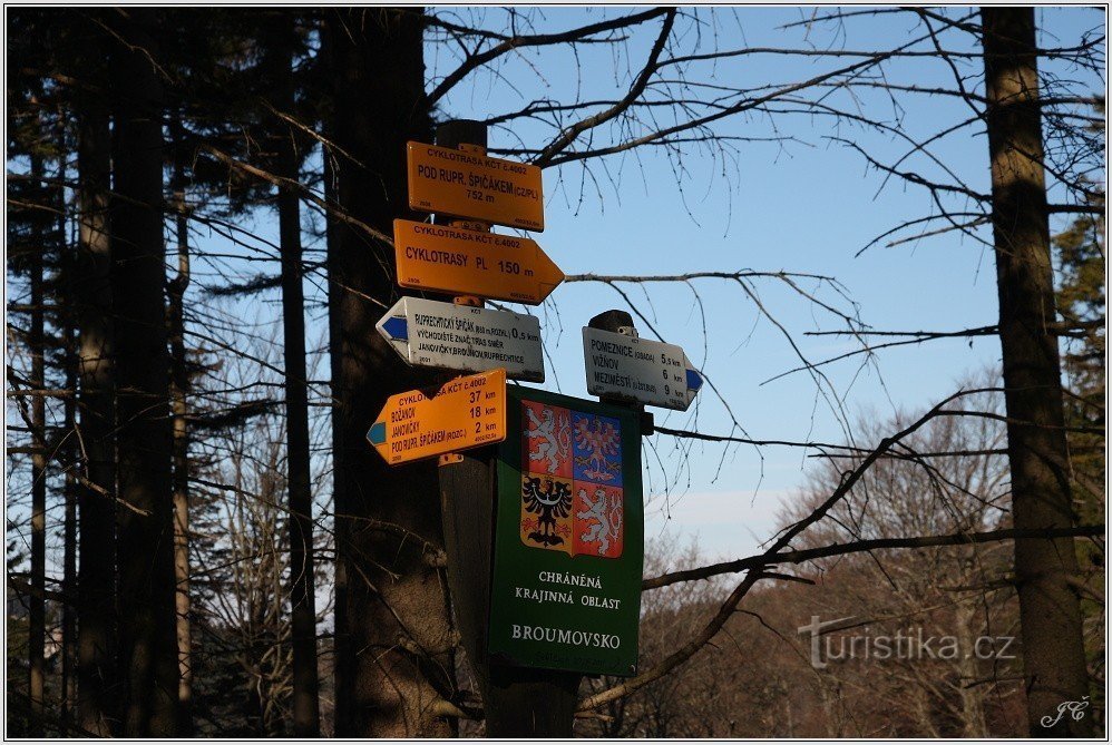 Tourist crossroads Under Ruprechtický Špičák