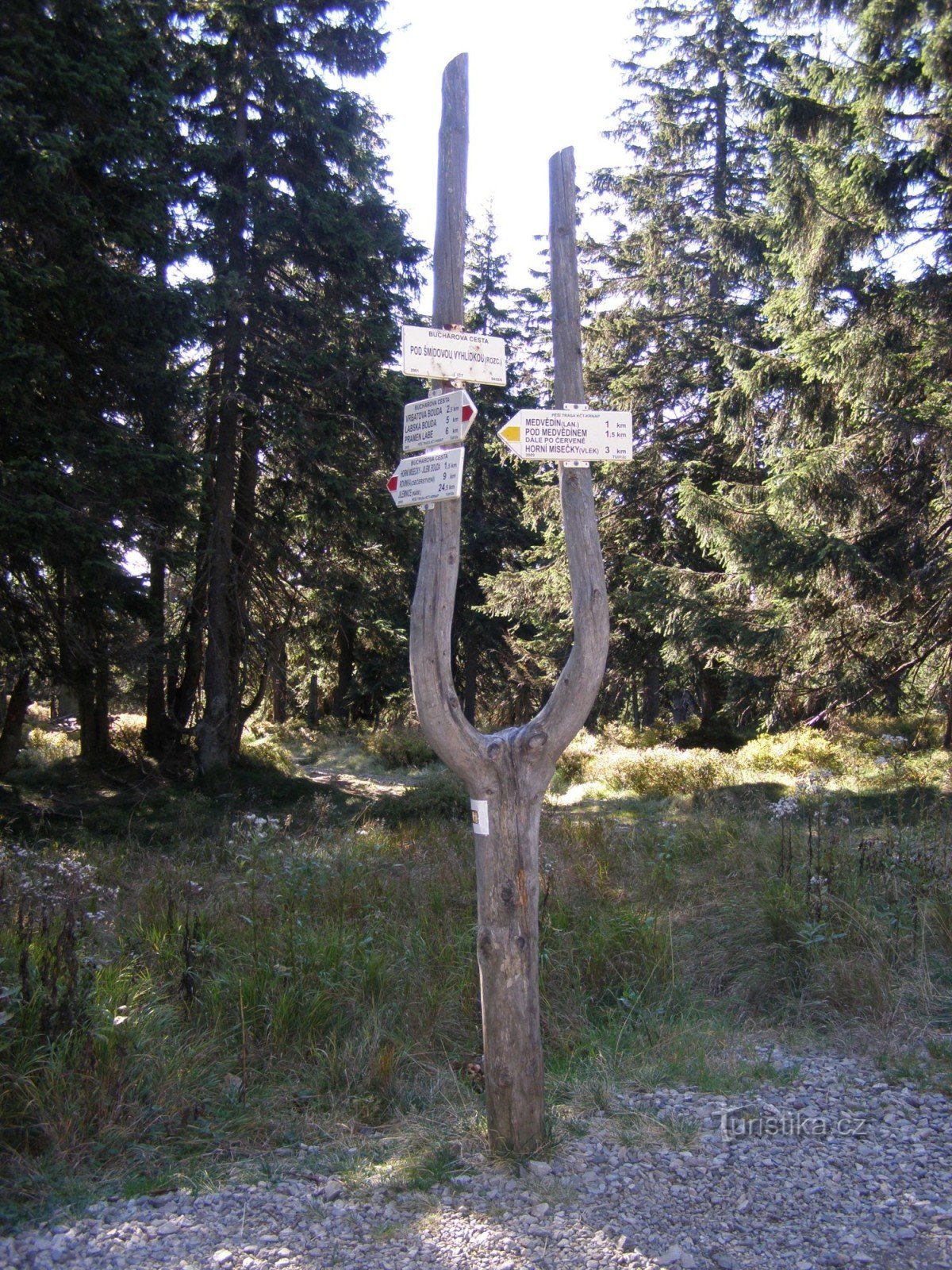 tourist crossroads Pod Šmídová lookout