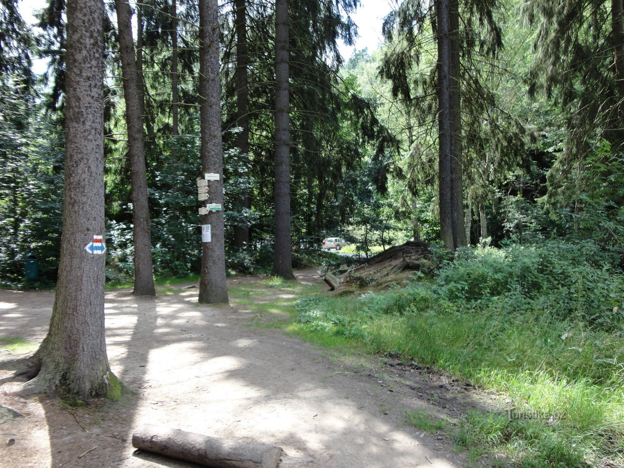 Pokličky tourist junction - lower junction