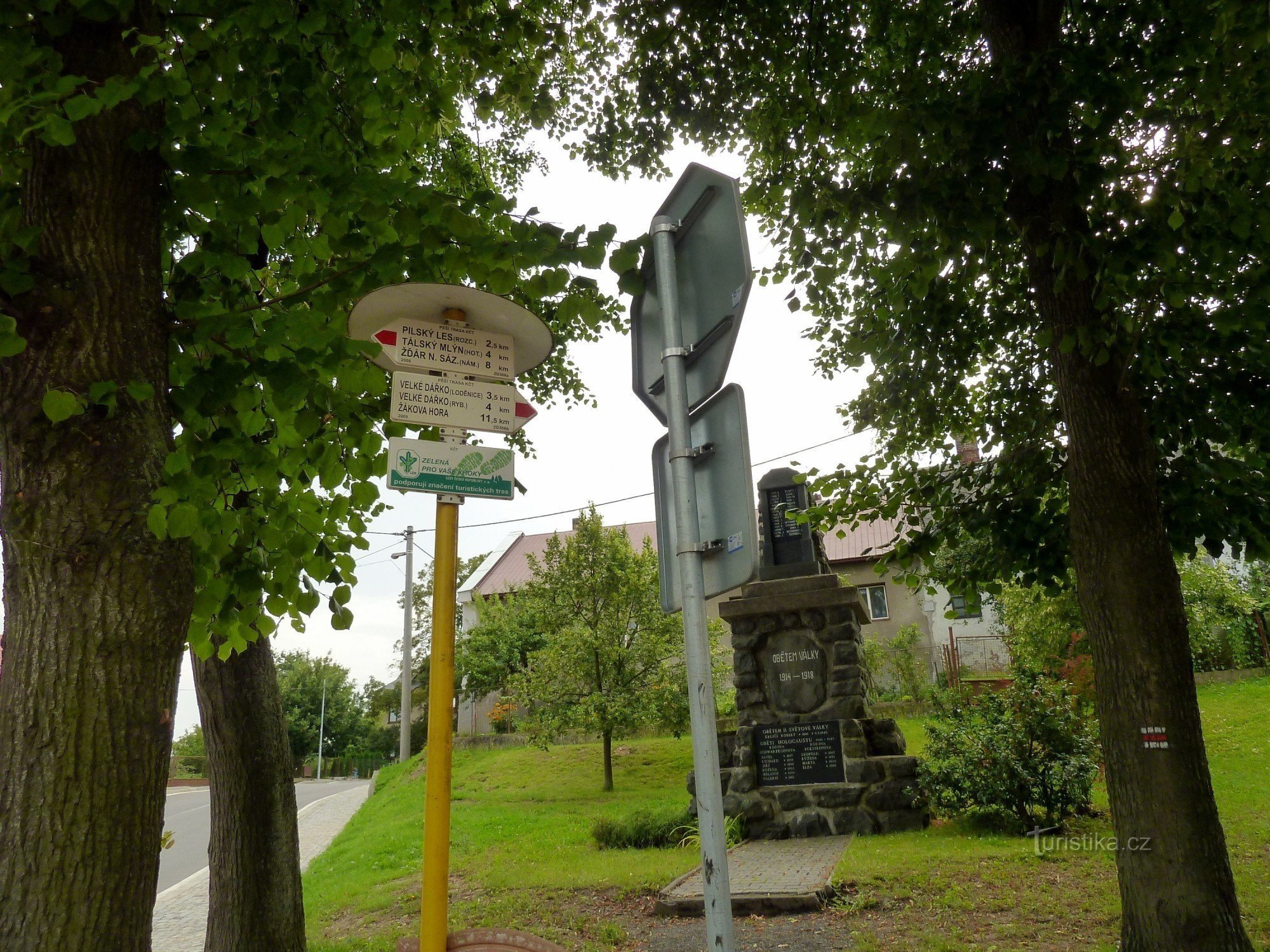 Polnička tourist crossroads